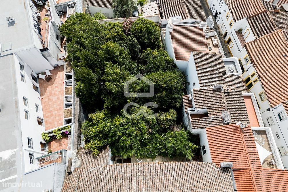 Moradia T2+1 Bifamilar de Rés do Chão c/ 426,14 m² de espaço exterior
