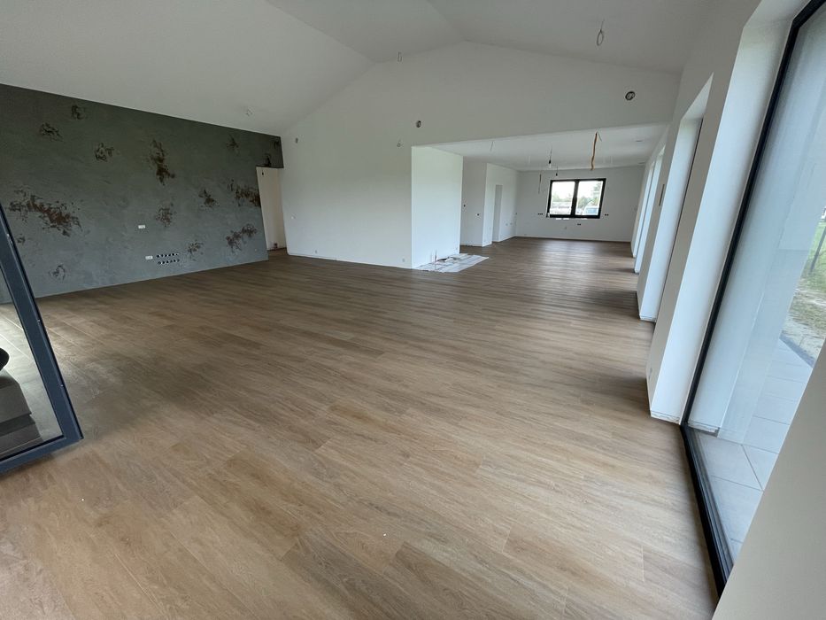 Montaż  paneli winylowych  / pcv / linoleum
