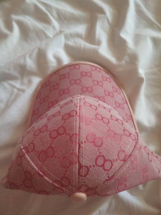 Boné da Gucci rosa