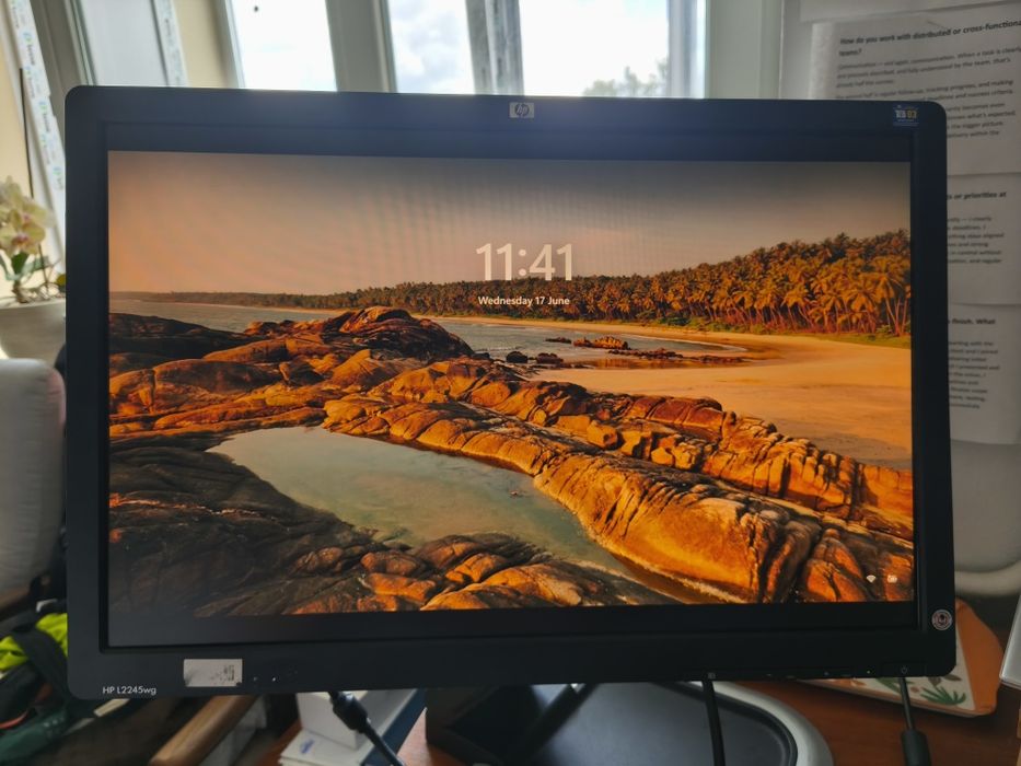 Монітор HP 22 дюйми з обертовим механізмом