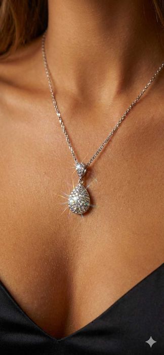 Шикарне кольє з сяючою підвіскою з кристалами Swarovski