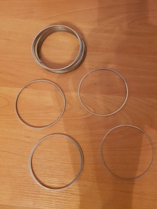 Podkładki niwelujące luz w skrzyni VW AUDI SKODA SEAT ( kwas,ocynk )