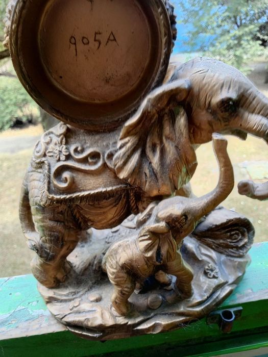 Часы слон настольные..