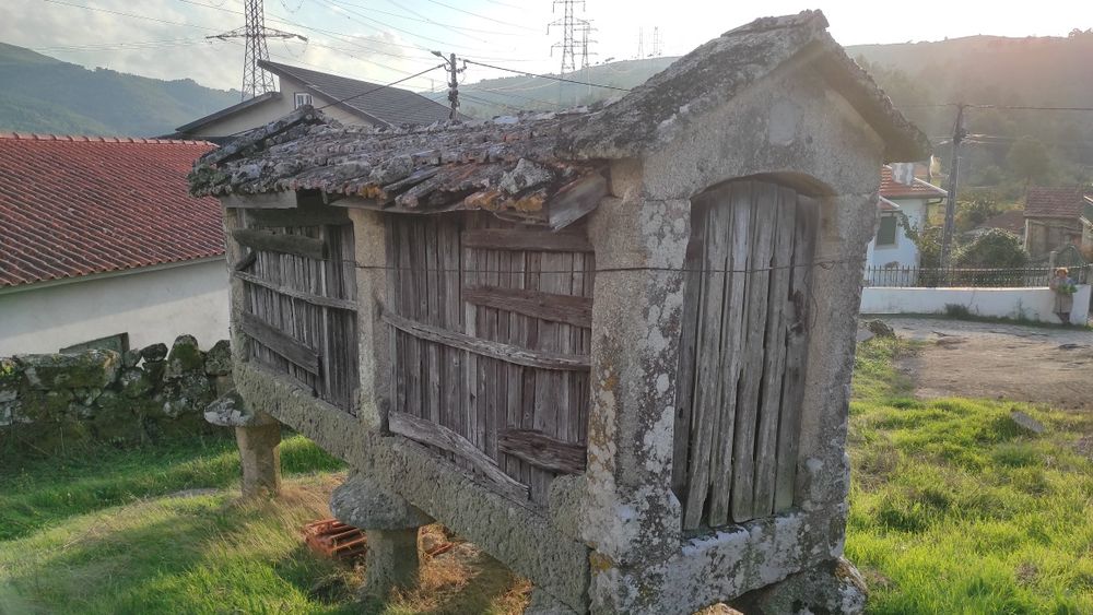 Canastro / Espigueiro em Pedra