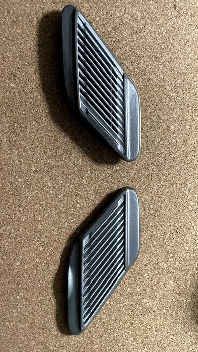 Grelha respiro e tampa combustível Toyota Corolla KE20