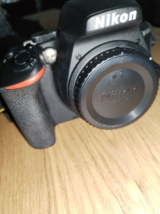 Sprzedam aparat Nikon D5600