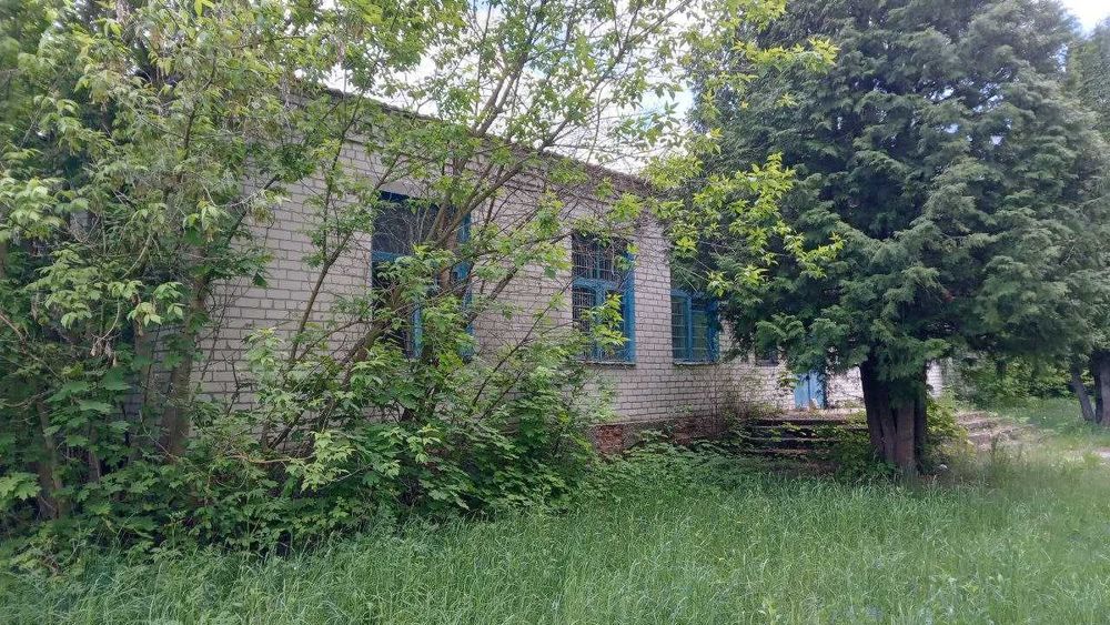 Одноповерхова будівля S= 427.9 м2. 0.3 га, Олбин, вул. Б. Синицьких 64