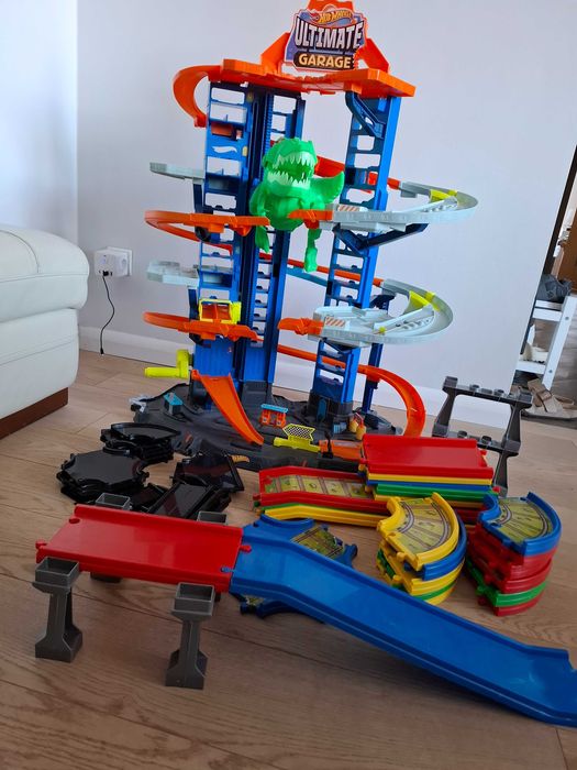 Hot Wheels City GJL14 Mega Garaż Atak Dinozaura T-Rex + gratis