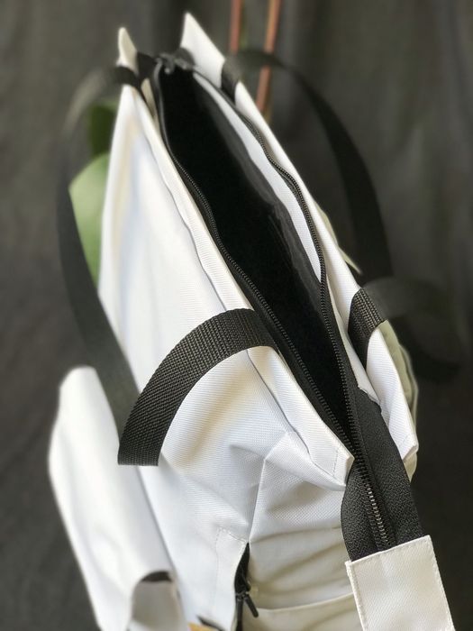 Сумка рюкзак біла, містка.