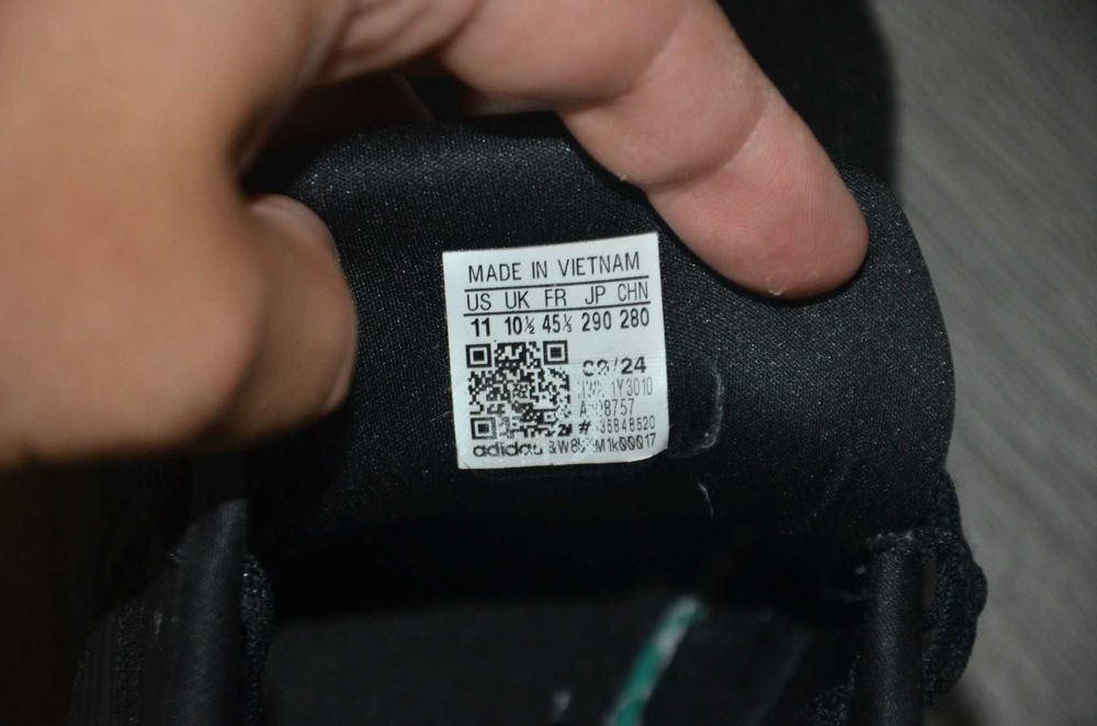 Продам кросівки Фірма Adidas Galaxy 7.