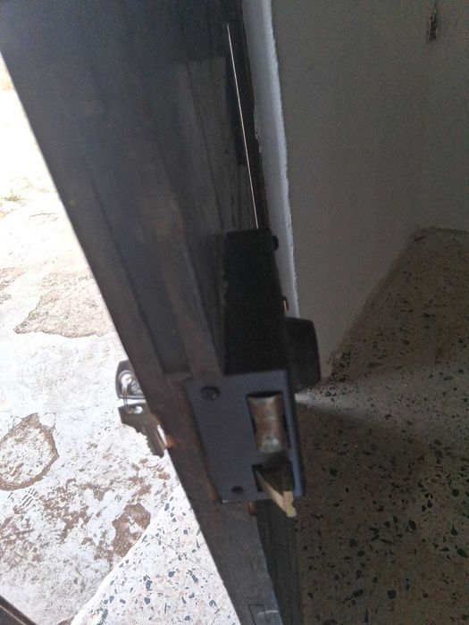 Arrenda se oficina autorizada com casa de habitação