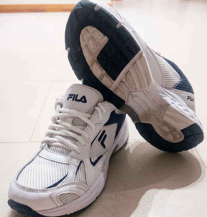 Sapatilhas Fila Brancas (Tamanho 40 EUR / 9 USA) – Como Novas