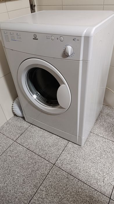 Máquina de secar roupa