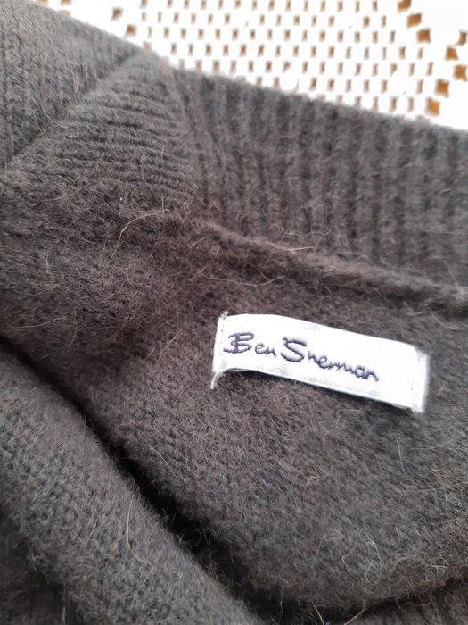 Sweterek z pięknym dekoltem