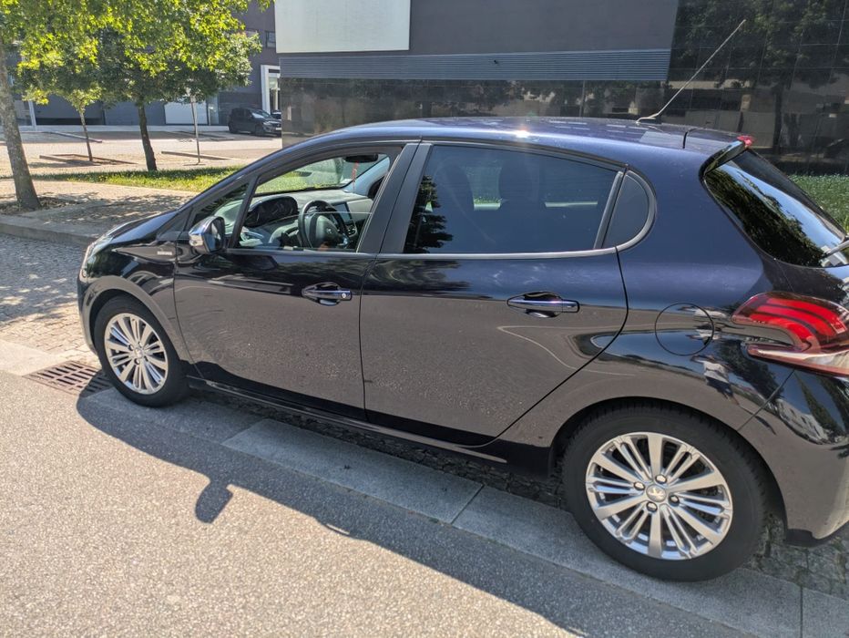 Peugeut 208 COMO NOVO