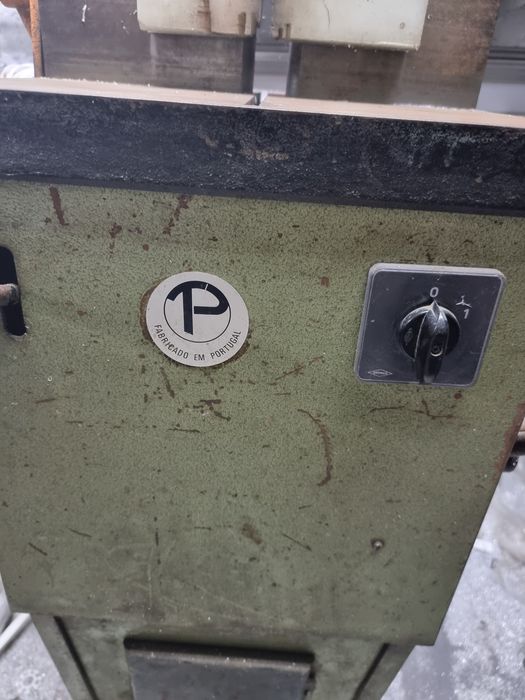 Máquina cortar alumínio