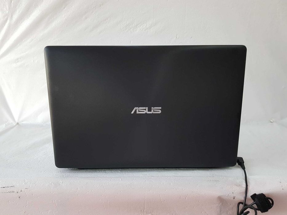 Laptop Asus X550C i3-3217/8GB/512 SSD/GT720M/Win 10