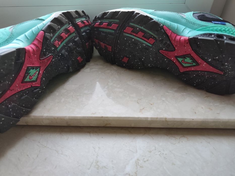 Nike Air Terra Humara x Undefeated Light Menta Limitowane
Brans