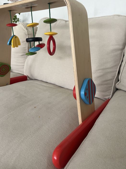 Stojak z zabawkami Ikea pałąk niemowlecy