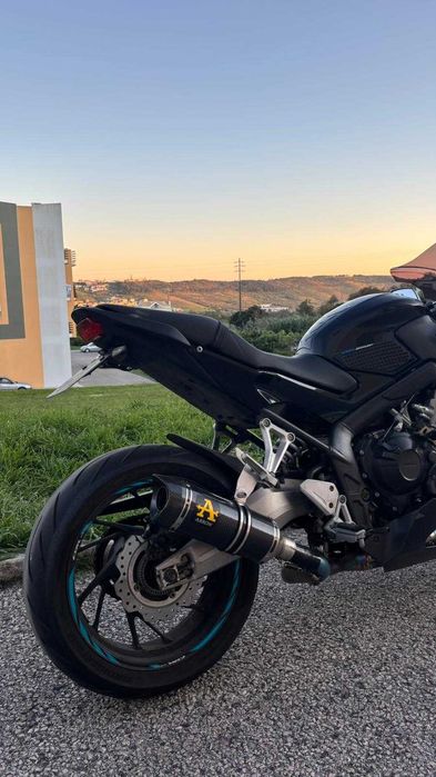 Mota CBR 650F e mochila da alpinestars