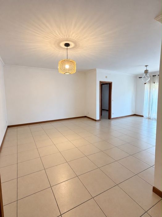 Arrendo Apartamento T2 - Marinha Grande