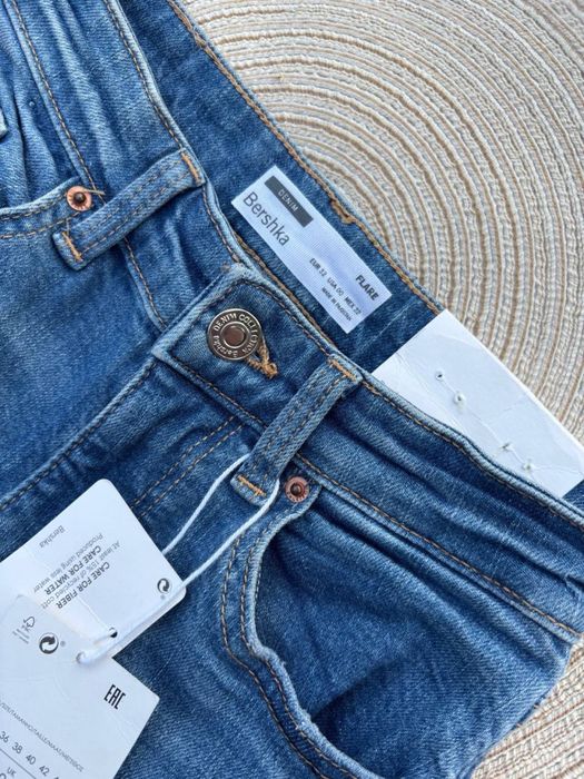 Джинси кльош Bershka