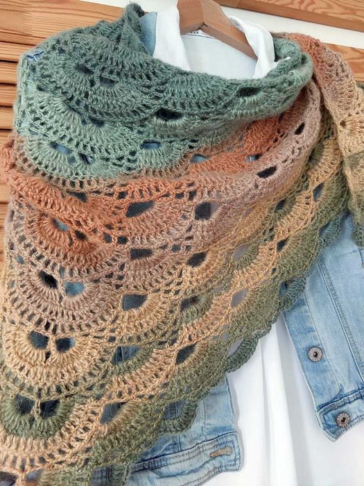 Damska chusta ręcznie robiona wełniana SUPER PREZENT NA KAŻDĄ OKAZJĘ