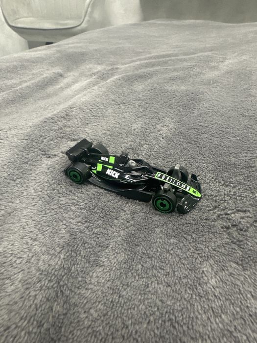 Коллекция игрушечных машинок Hotweels Formula 1