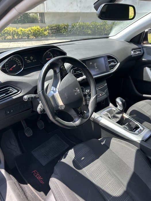 Peugeot 308 1.2 PureTech Allure – 110cv Ano 2016 | 119.000 km | Gasolina