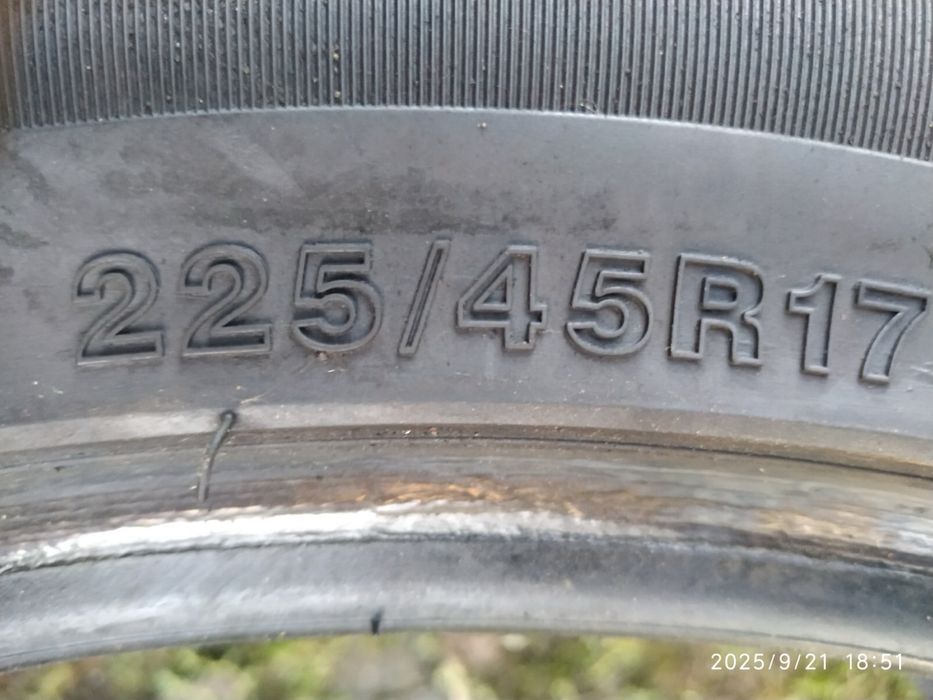 Продам зимню резину 225,45,17