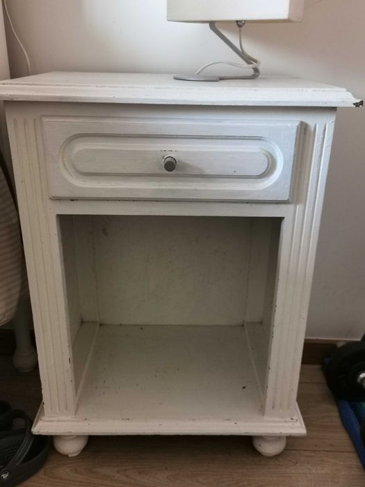 Mesinhas de cabeceira 'vintage' em castanho