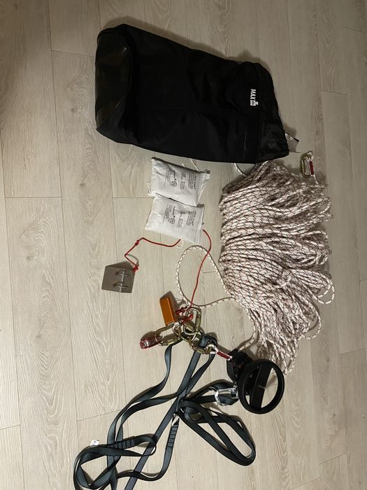 Комплект альпіністського спорядження RESQ — мотузка, обв’язка, карабіни