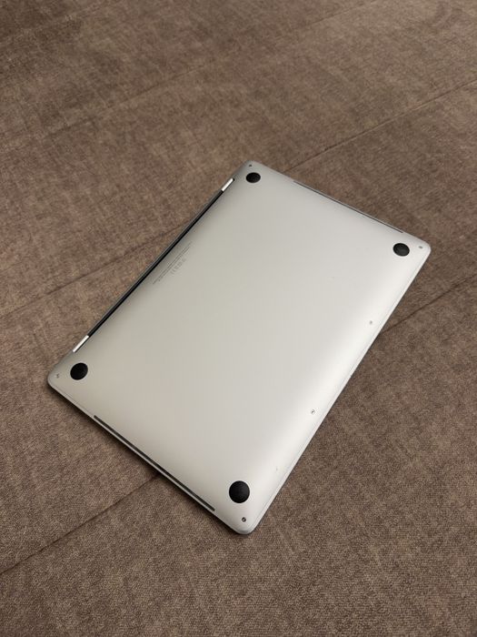 MacBook Pro 2019 13 i5 2.4/8GB /256 GB/ Touch Bar /