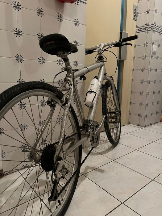 Bicicleta com pneus novos