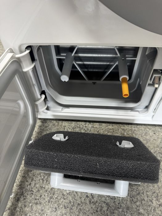 Сушильна машина Miele TKB450WP (сушка, сушильная)