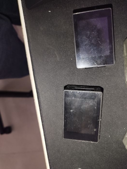 2 GoPro Hero e 2 câmeras de ação