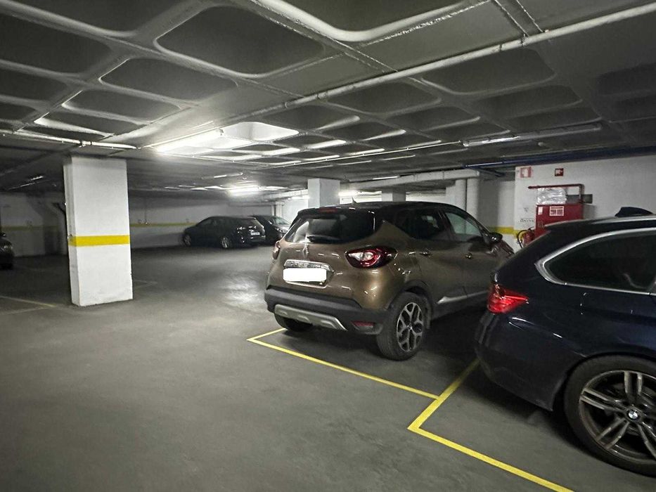 Parqueamento Coberto Perto do Largo da Graça