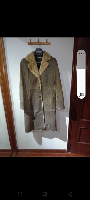 Casaco comprido de pele verdadeira