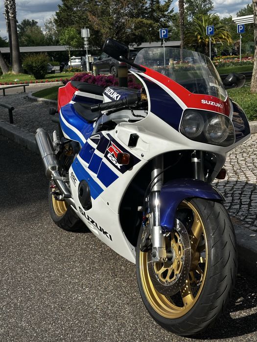 Suzuki GSX-R 400R (GK76A)