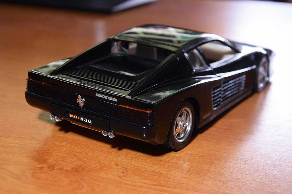 Ferrari Testarossa Preto 1/18 (Raro)