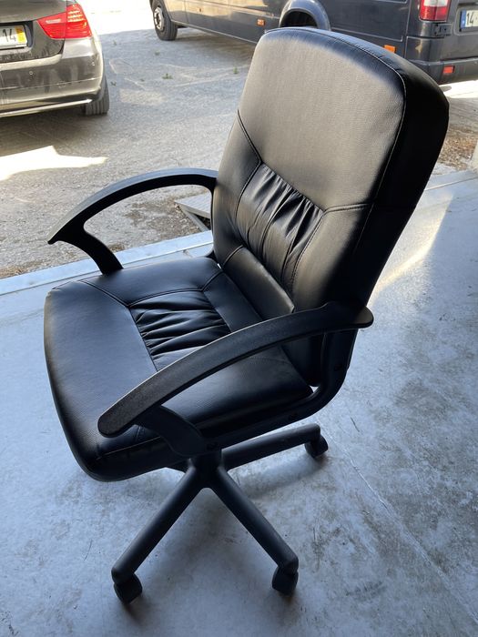 Mesa IKEA Galant para sala de reuniões + 4 cadeiras