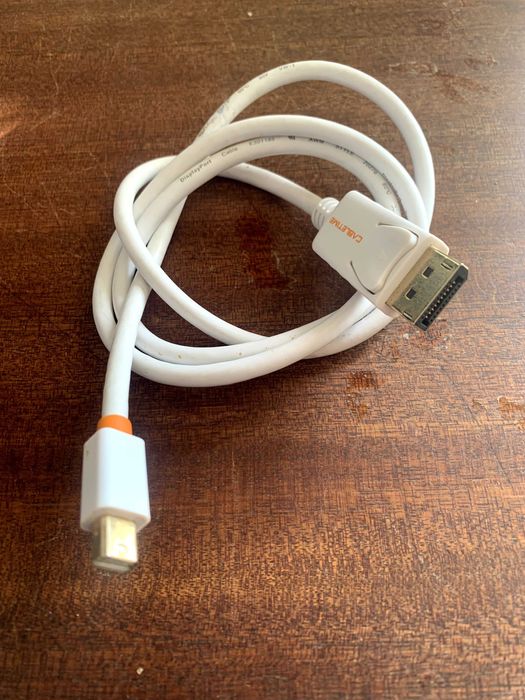 Cabos e adaptadores mini-display port.