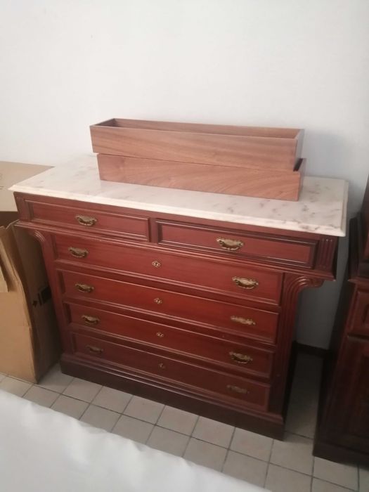 Móvel antigo muito estimado