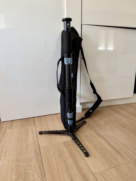 Monopé Sirui P-424S em fibra de carbono sem cabeça.
