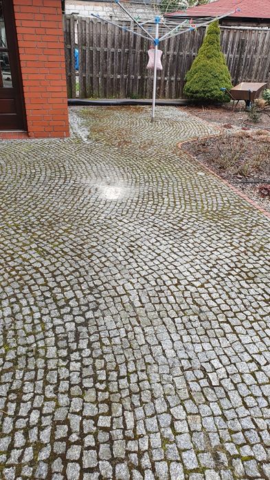 Usługi czyszczenia kostki elewacji i dachów