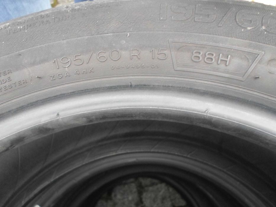 Dois pneus  Michelin