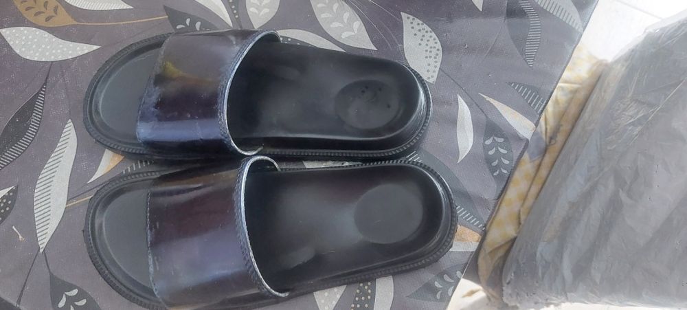 Chinelos azul e preto 38