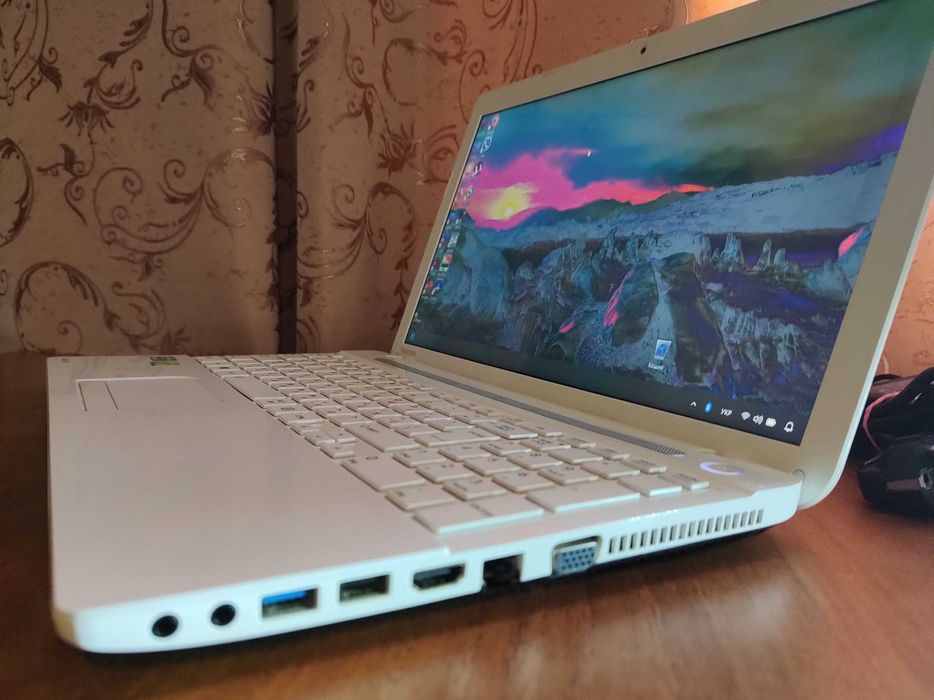Toshiba C55,i5-3230M,SSD 240,ОП-16Гб, дві відеокарти