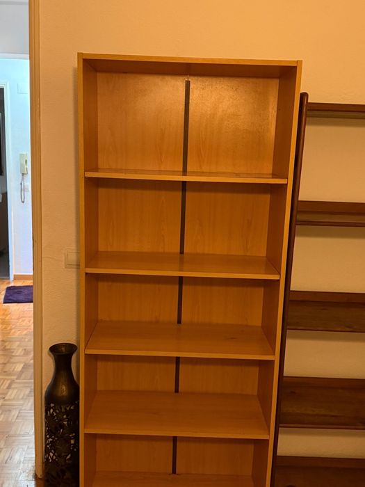 Estantes de madeira 20€