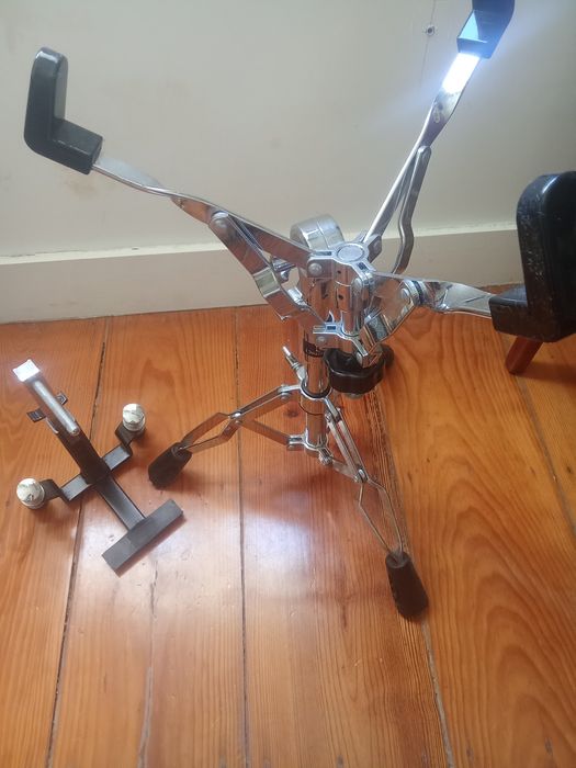 Tripé e suporte percurssao